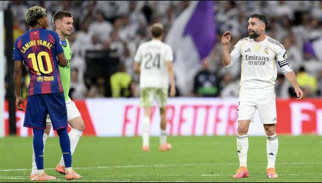 Dani Carvajal chỉ tay về phía Lamine Yamal trong chiến thắng của Real Madrid trước Barcelona Dani Carvajal chi tay ve phia Lamine Yamal trong chien thang cua Real Madrid truoc Barcelona